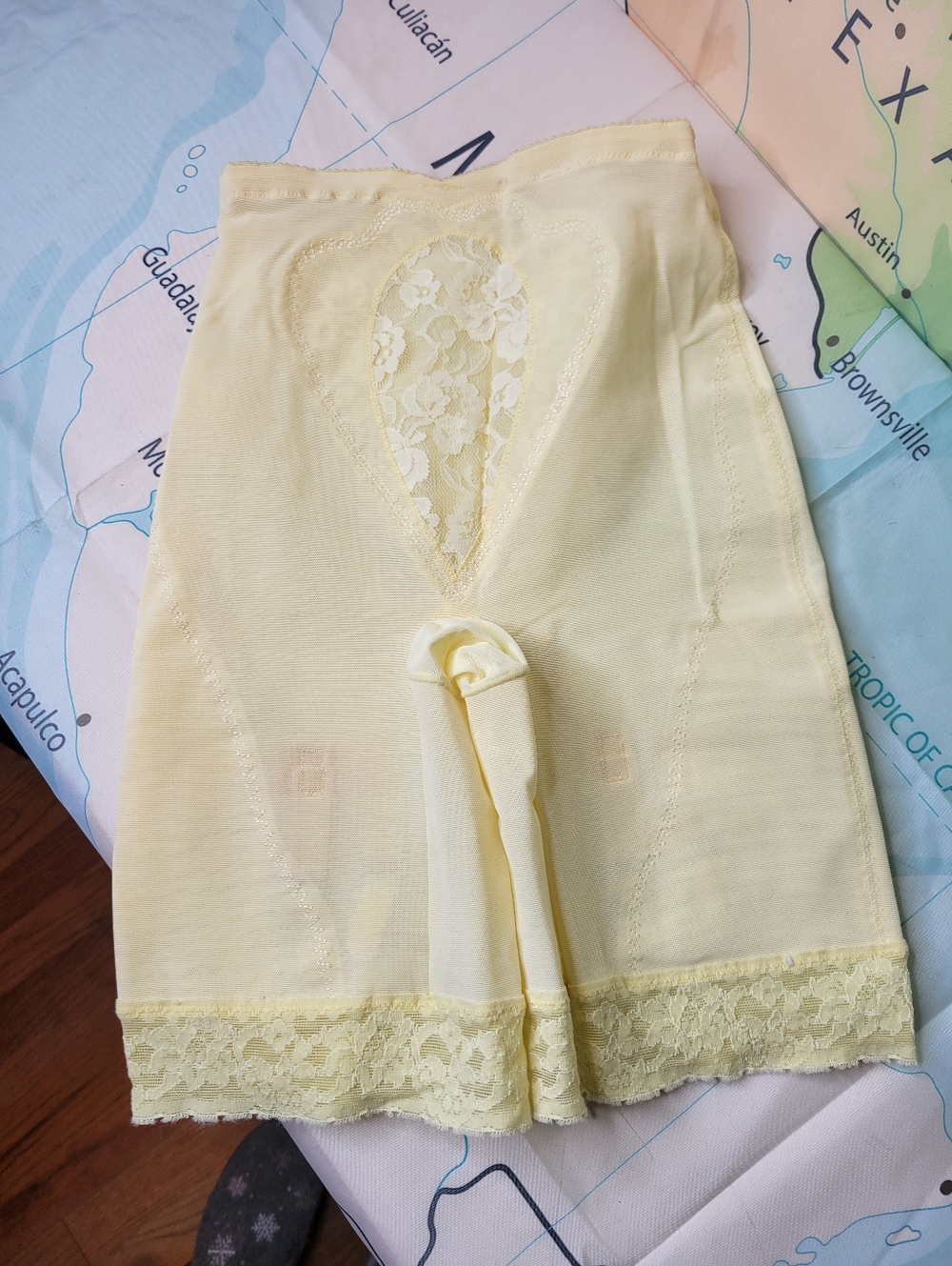 Vintage Butter Yellow Girdle With Lace Trim Size S